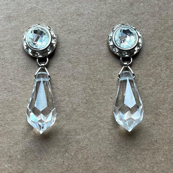 Gorgeous Crystal Icicle Earrings - Picture 1 of 7